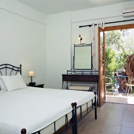 Отель Anniska Кардамили