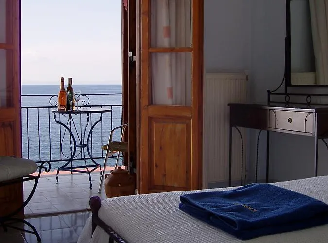 Anniska فندق كارداميلي